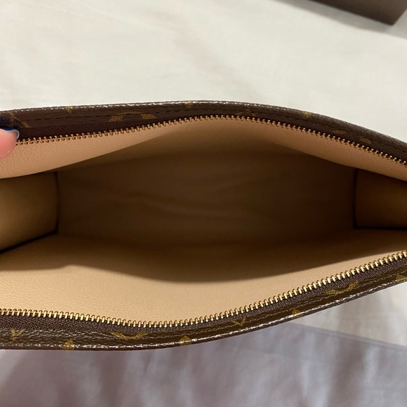 Authentic Louis Vuitton Toiletry Pouch - Picture 4 of 8